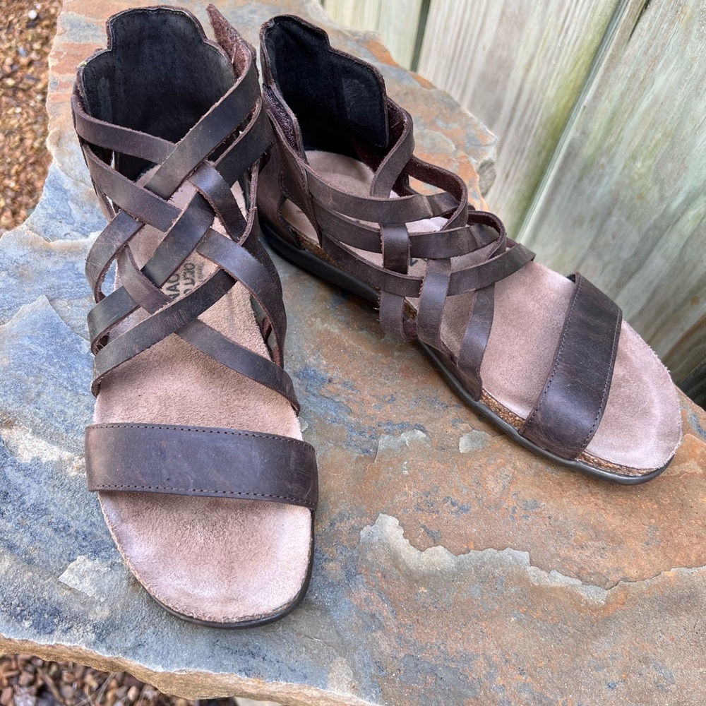 NAOT BROWN LEATHER SANDALS sz 39